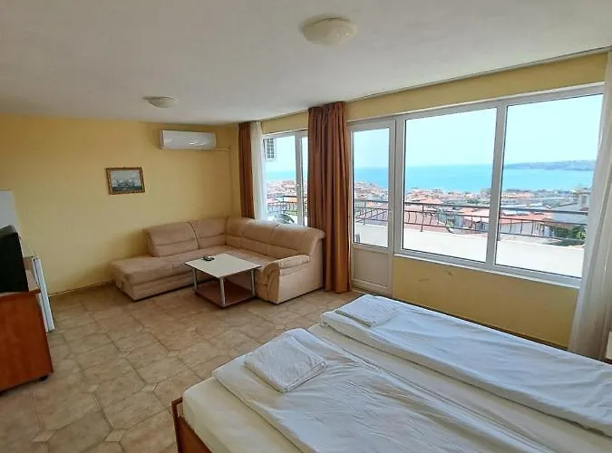 Polikseni Pensjonat 3*