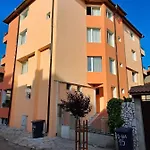 Polikseni Guest house