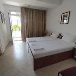 Polikseni Guest house